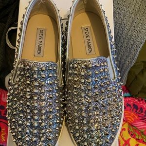 STEVE MADDEN STUDDED SLIP ONS